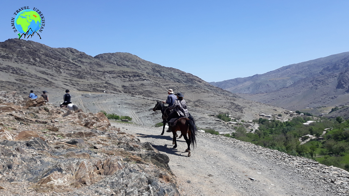 Horseback riding in the Nourata mountains